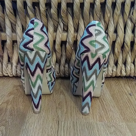 Steve Madden Gently Used Stylish Pumps - Picture 2 of 4